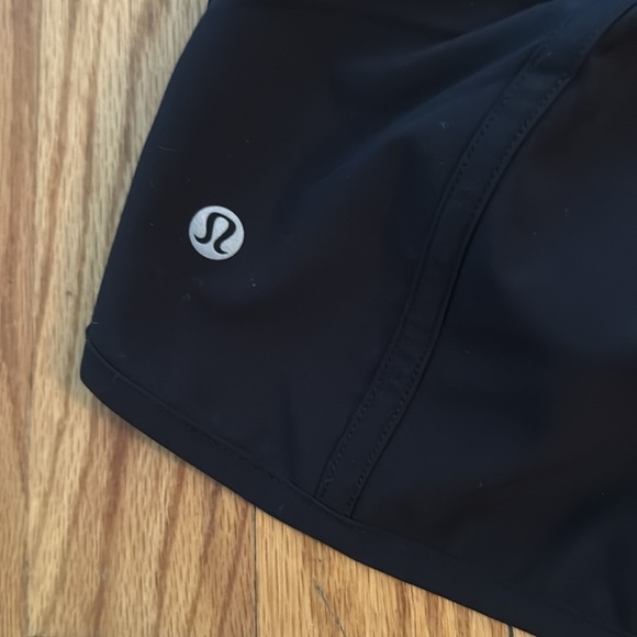 Lululemon sz 4 Tracker Short V *4" Black Women's Shorts great pre owned cond - Picture 6 of 12